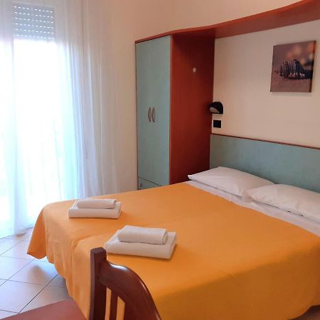 Hotel Brooklyn Rimini Bagian luar foto
