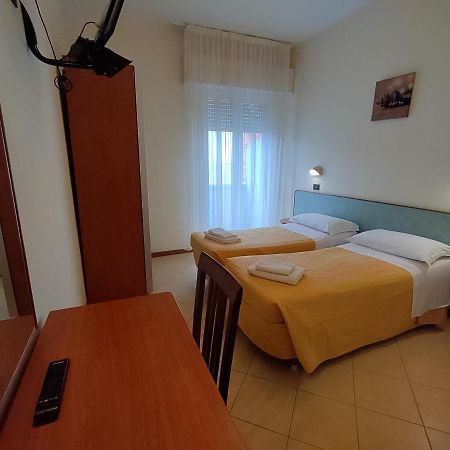 Hotel Brooklyn Rimini Bagian luar foto