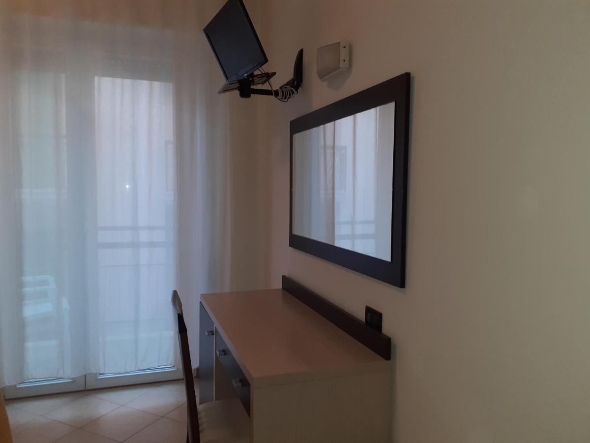 Hotel Brooklyn Rimini Bagian luar foto