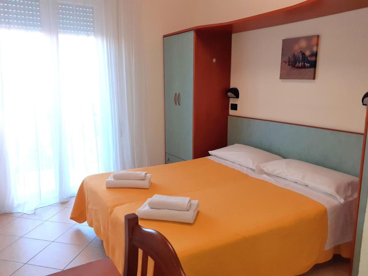 Hotel Brooklyn Rimini Bagian luar foto